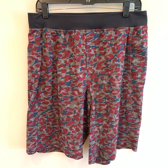 lululemon athletica Other - Lululemon Men's Core Camo Print Short Large